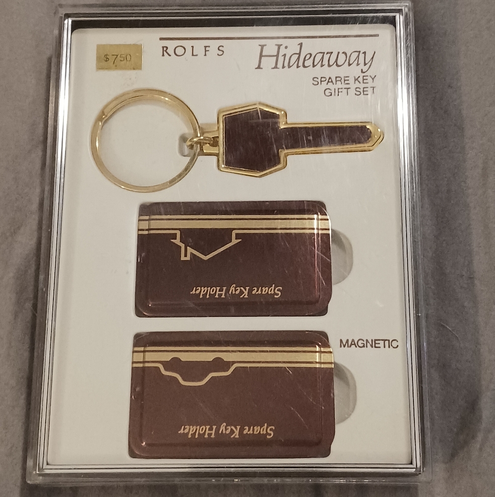 NWT! VINTAGE SEARS HIDEAWAY KEY